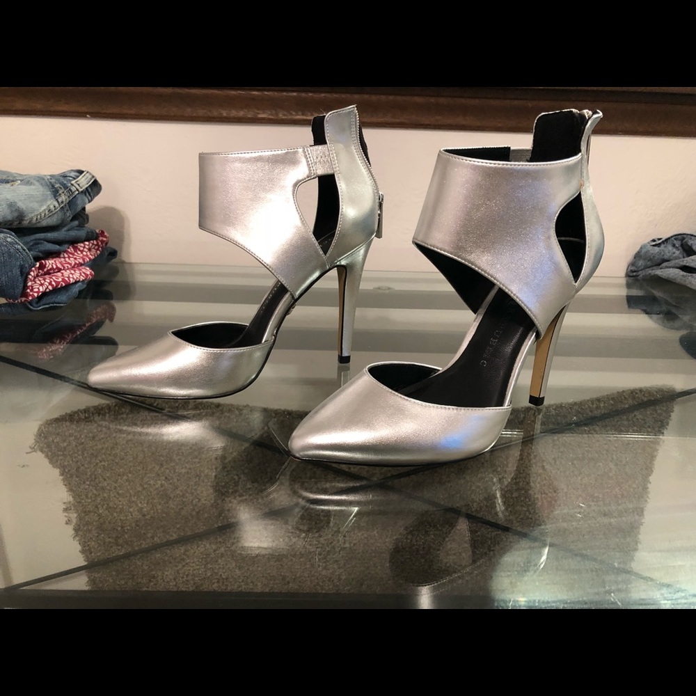 Rock & Republic 5” Heel Pumps Silver Shoes Sz. 7.5
